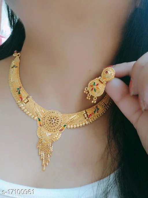 Shimmering Chunky Women Necklaces & Chains