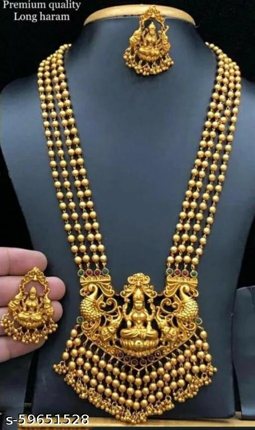 Shimmering Glittering Women Jewellery Set 