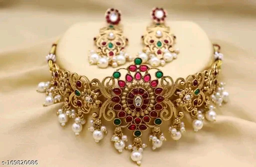 Twinkling Fusion Gold-Plated Jewellery Set with Pearls - Adjustable Choker & Earrings